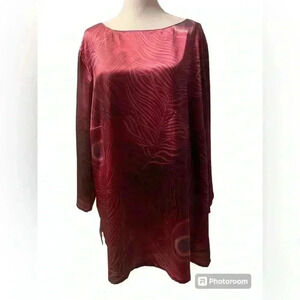 Covington Woman long sleeve top with rounded neck has leaf design size 20-22W